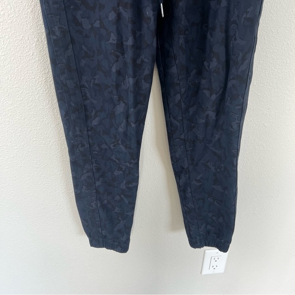 Athleta Farallon Jogger Pants Blue Stratum Camo Activewear Casual Women’s 2 - Picture 5 of 10